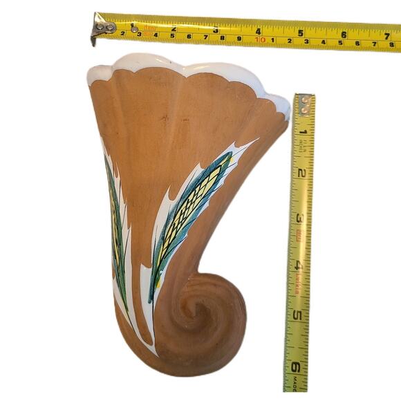 Vintage Art Pottery Wall Pocket Vase Cornucopia Wheat Motif - Artist Signed - Picture 5 of 6